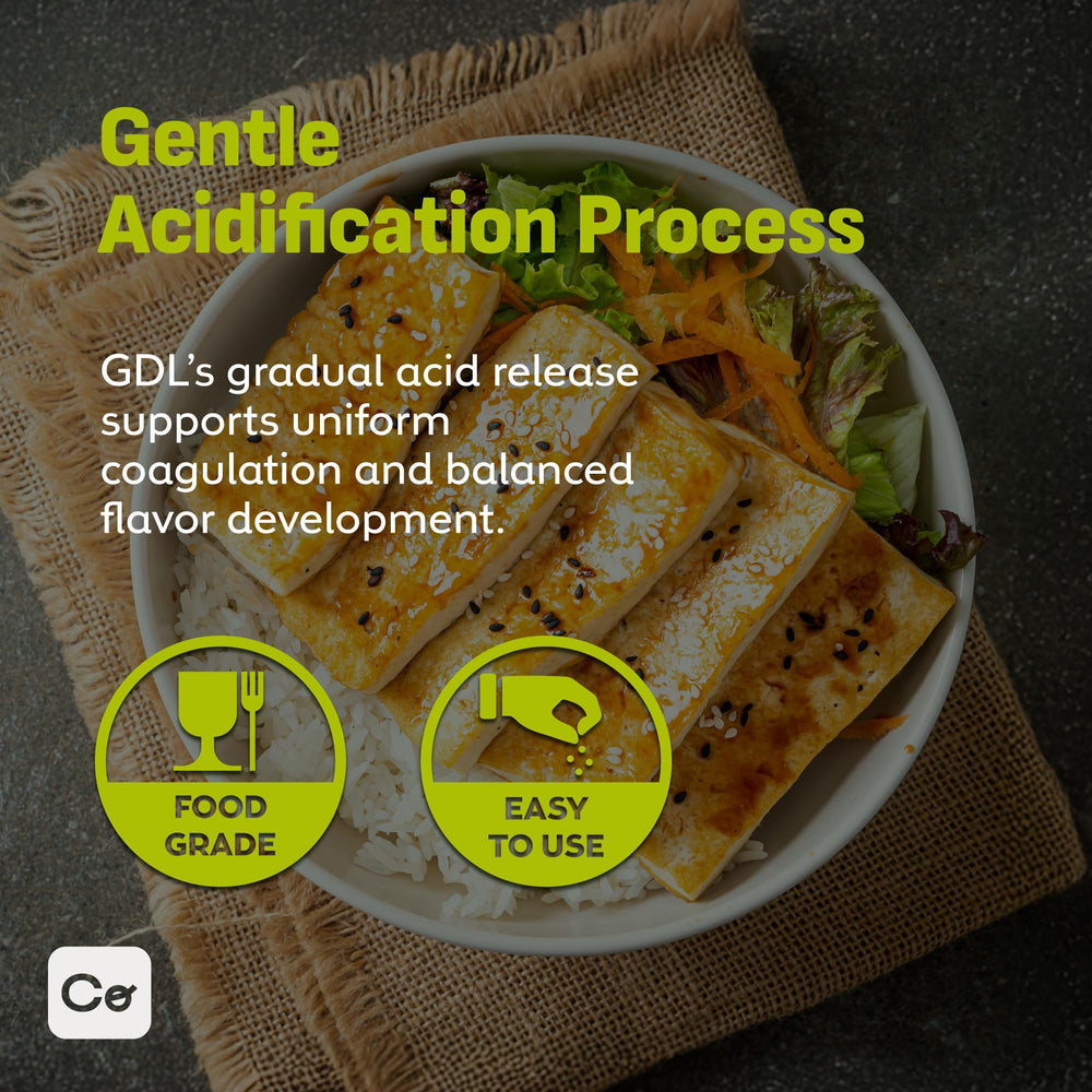 Coolinario GDL measuring-spoon demonstrates precise dosing for soy milk coagulation.