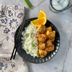 Crock-Pot Hawaiian Chicken Seasoning Mix spoon dispensing flavor for meals.