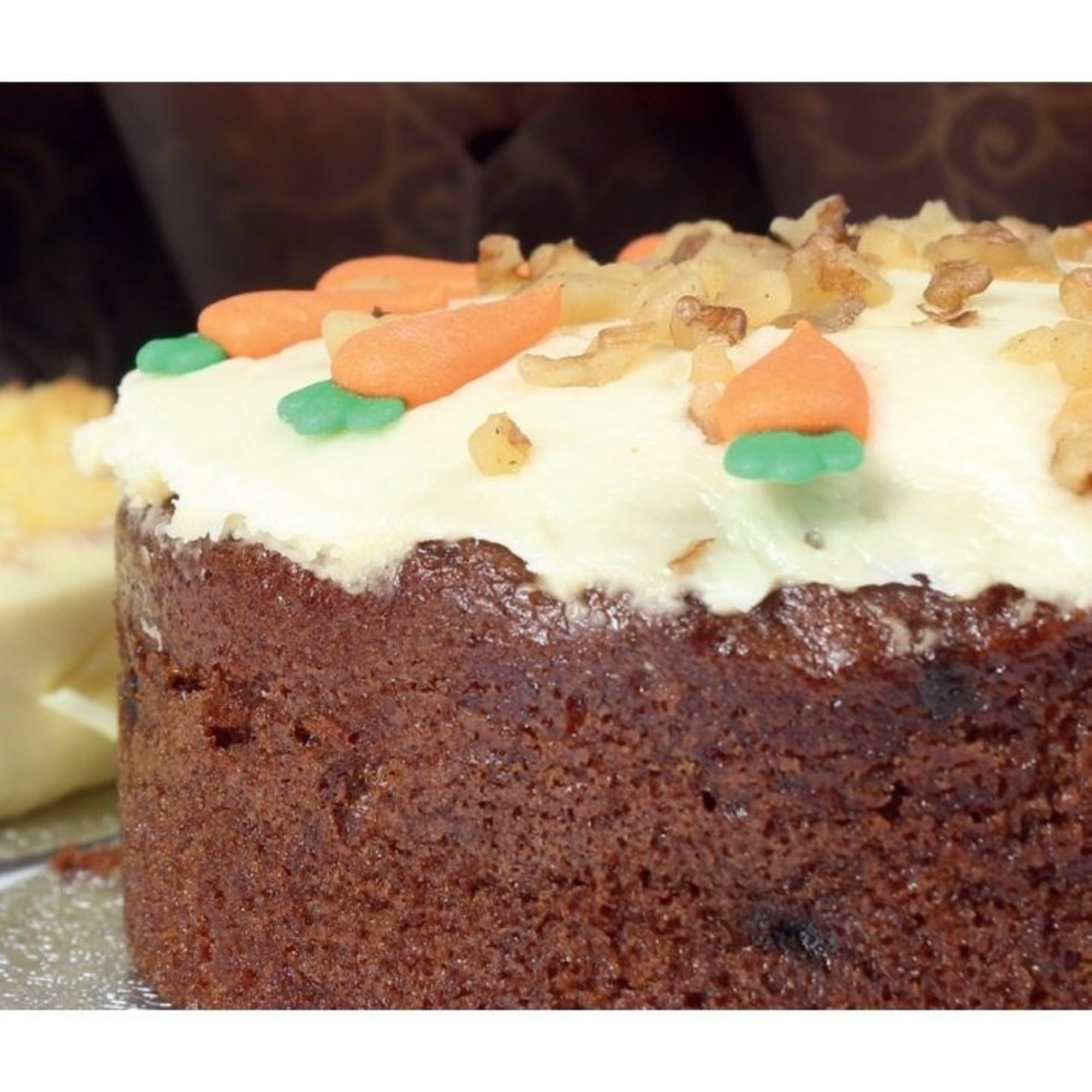 Culpitt sugar carrot toppers 2.5 cm for a playful dessert board.