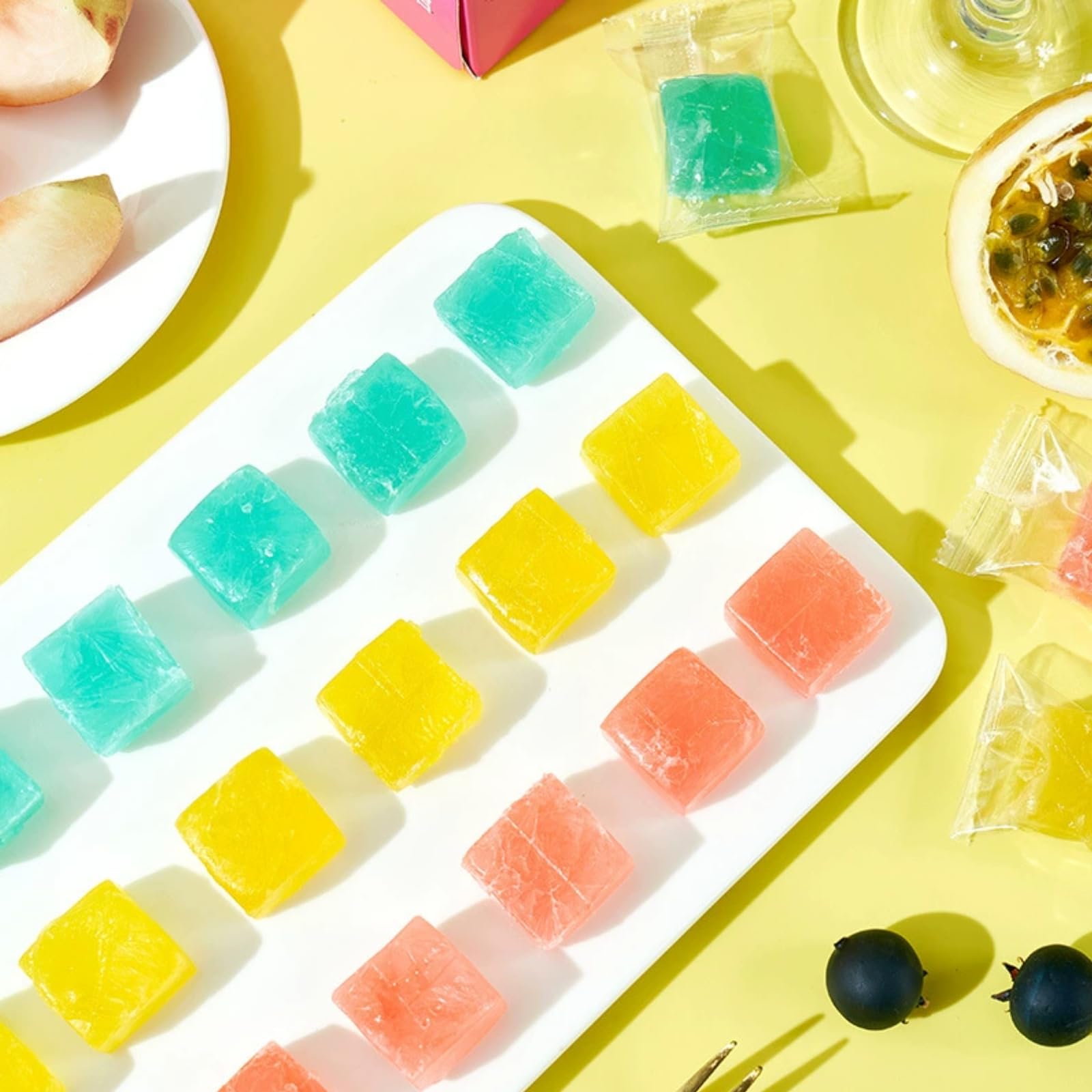 CYHJTCHS Gem Crystal Amber Candy with crisp outer shell and chewy center for a satisfying bite.