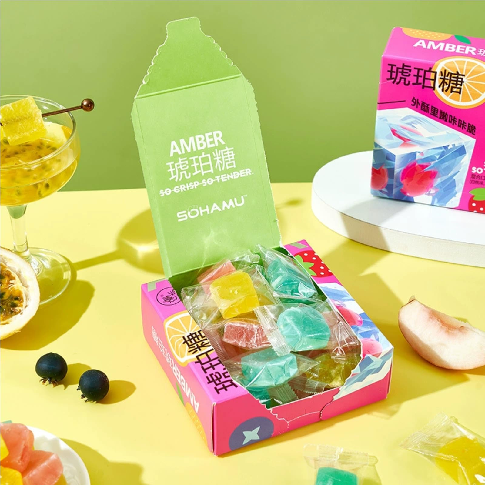 CYHJTCHS Gem Crystal Amber Candy features a multifruit blend of strawberry, mango, and lemon flavors.
