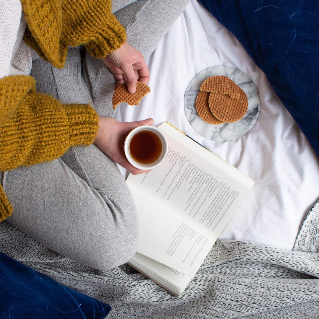 Daelmans Stroopwafel caramel wake-the-wafel ritual, enjoy with tea.