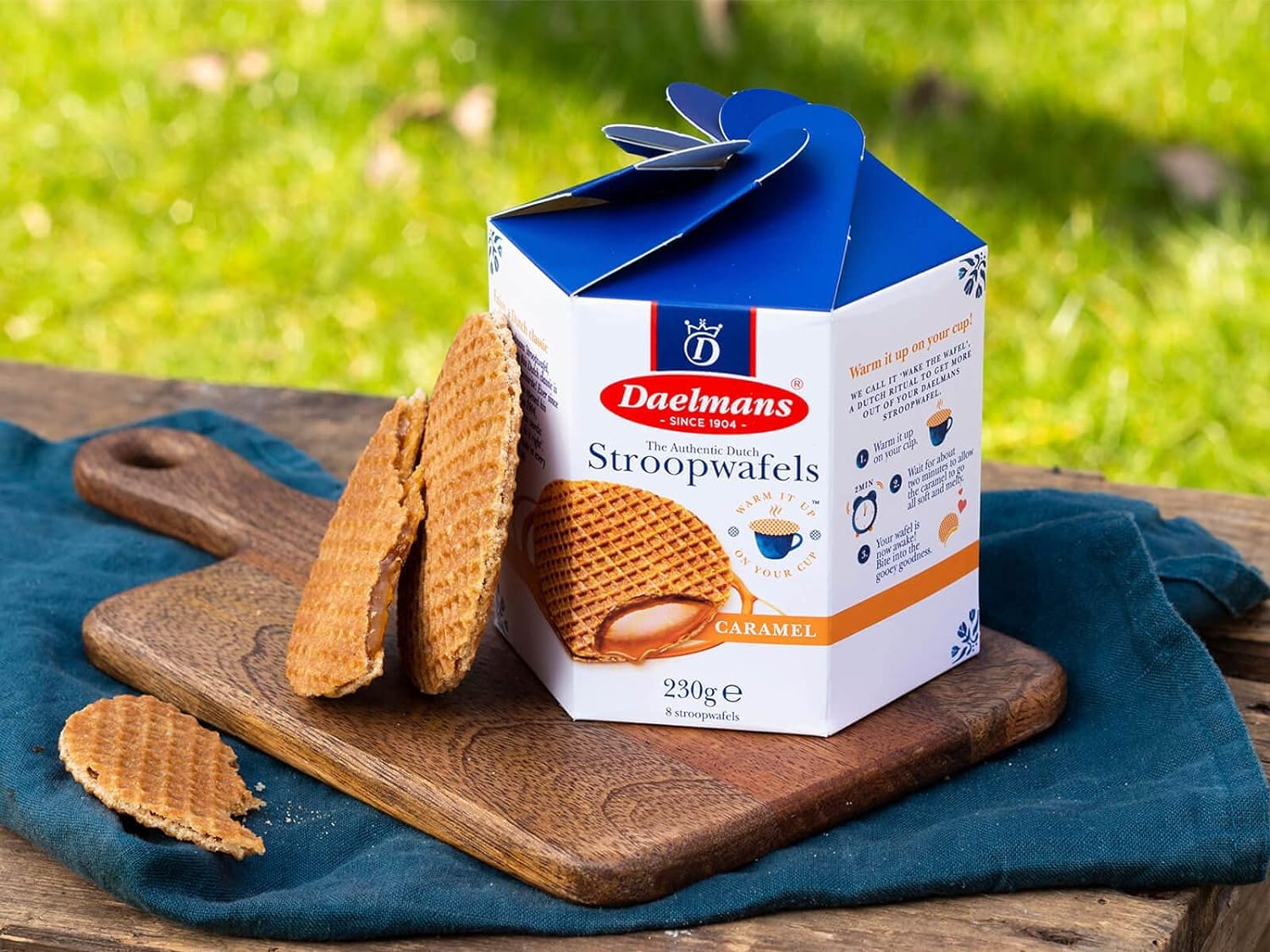 Daelmans Stroopwafels vanilla cinnamon aroma enhances snacking.