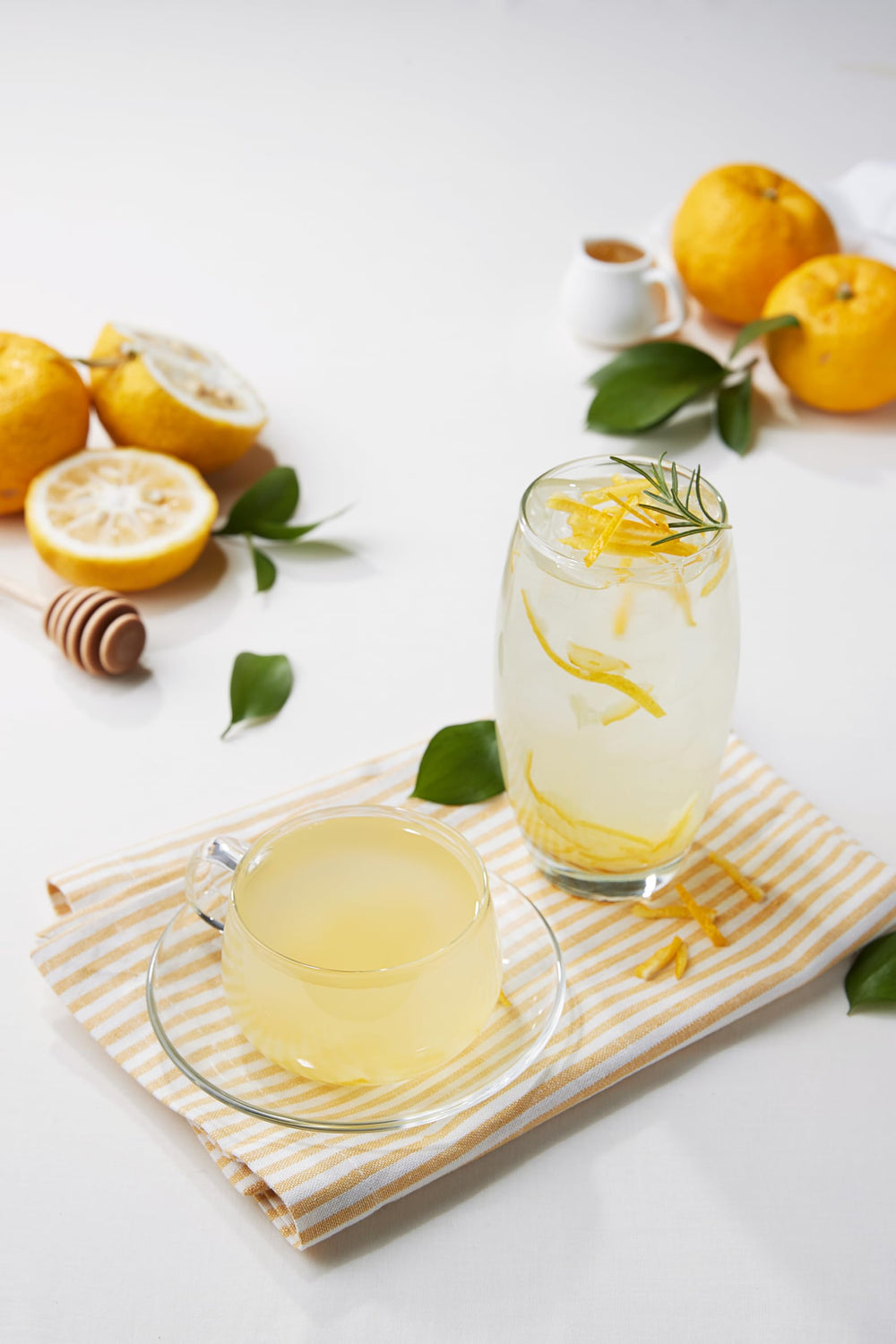 Damtuh Honey Citron Tea poured over ice, refreshing yuzu-inspired beverage.