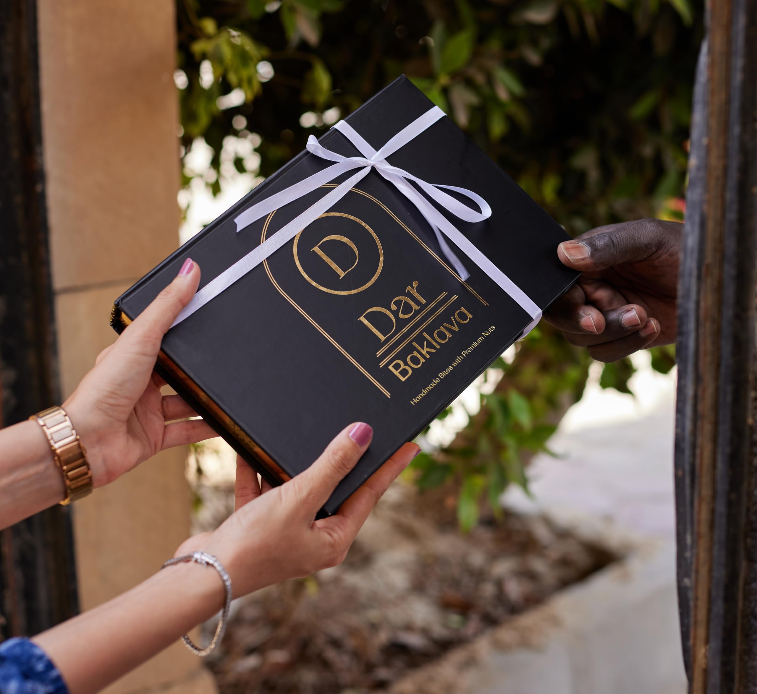 DAR BAKLAVA Nutlava gift-ready box with pistachio and cashew flavors for celebrations