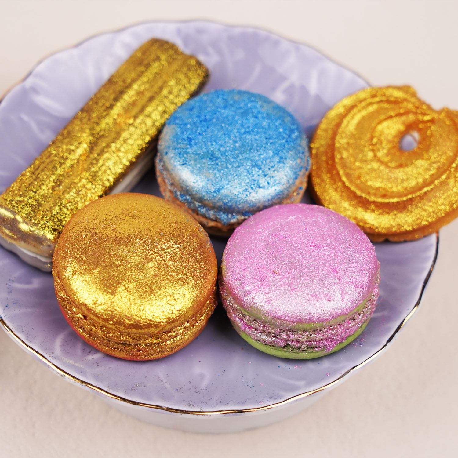 Dazzjoy red shimmer edible glitter jar demonstrates easy, food-grade decoration for kitchens.