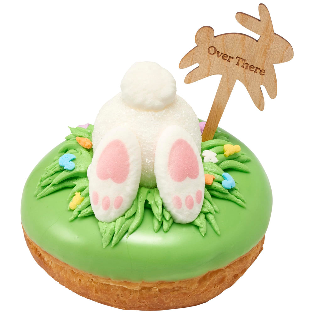Animal-shaped DecoPac quins add texture to treats.