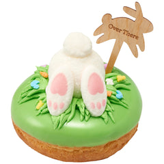 Animal-shaped DecoPac quins add texture to treats.