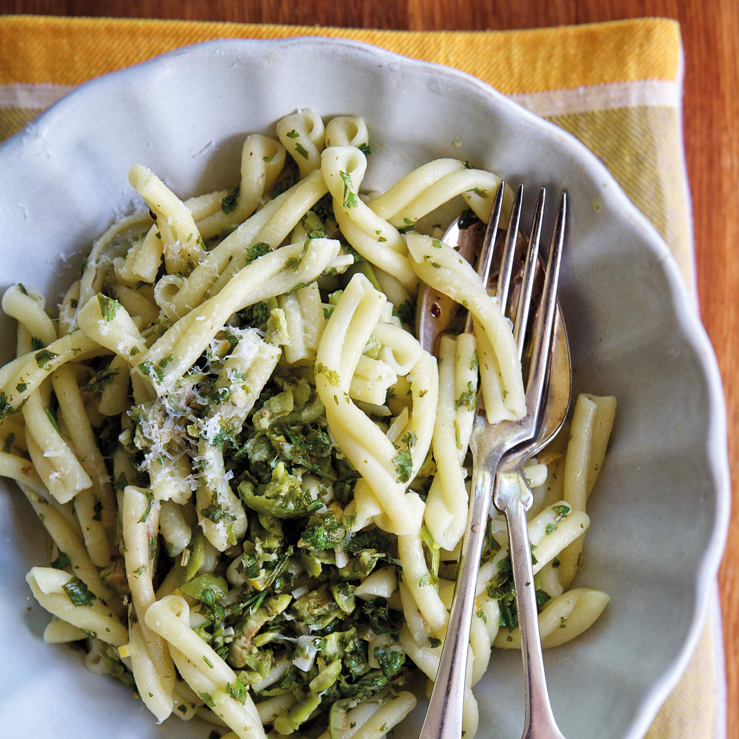 Divina green olives with hummus for quick, savory snacks.