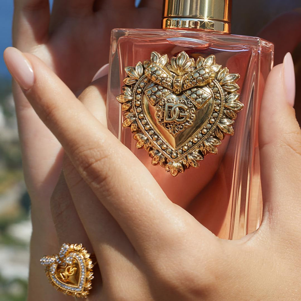 Gift-ready presentation ideal for a special occasion.