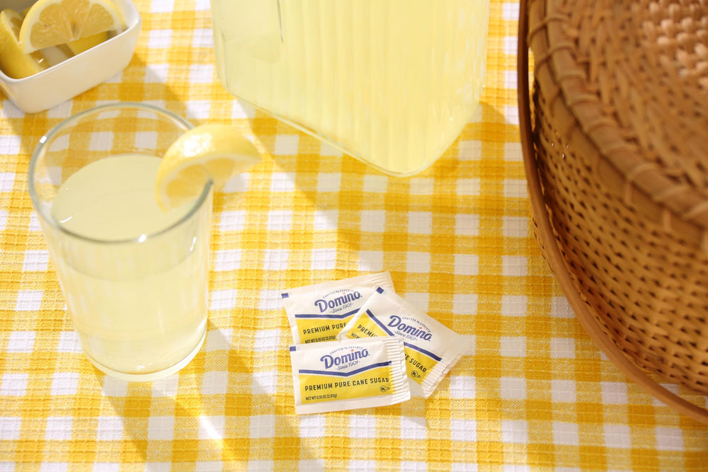 Domino sugar packets dissolving quickly in hot and cold drinks