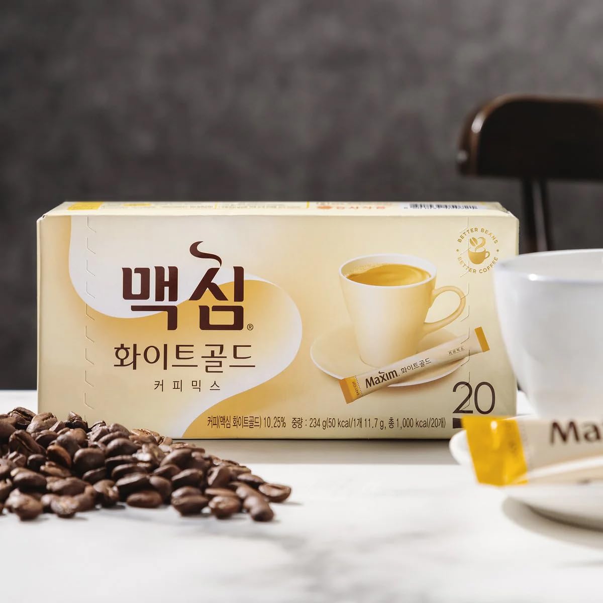 Dongsuh Maxim Mocha White Gold single serve sticks in an office setting.