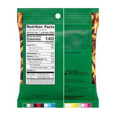 Dot's Parmesan Garlic Pretzel Twist muestra una textura crujiente y aroma mantecoso.