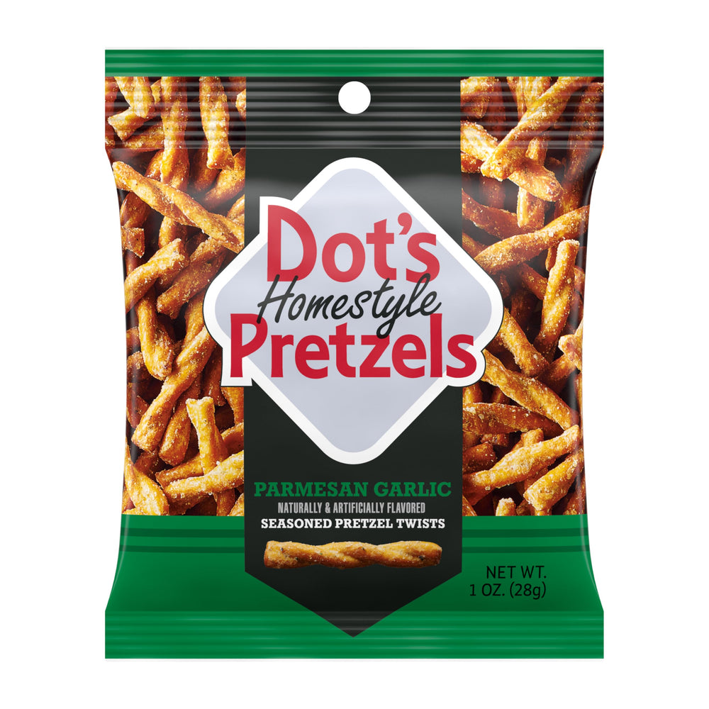 Dot's Pretzels con condimento Parmesan Garlic realza la experiencia de sabor.