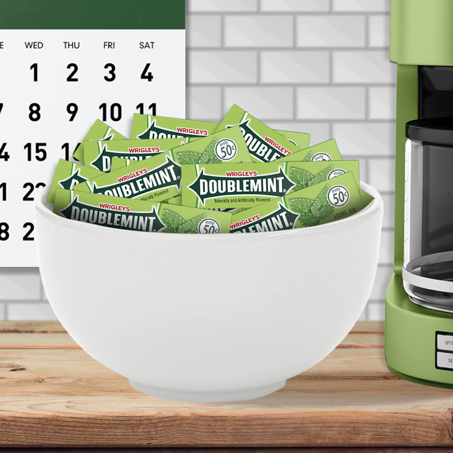 Doublemint classic mint flavor close-up highlighting refreshing breath.