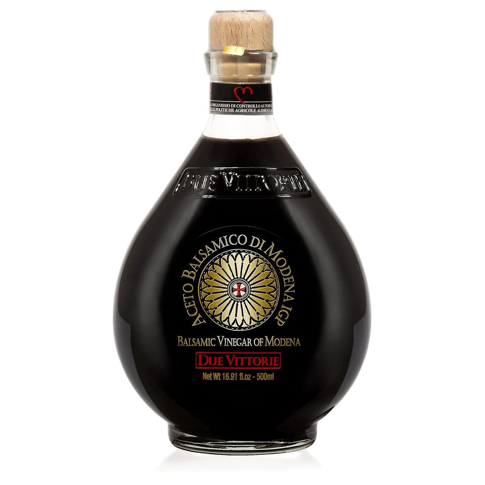 Due Vittorie Oro Gold balsamic bottle close-up for premium finishing on dishes