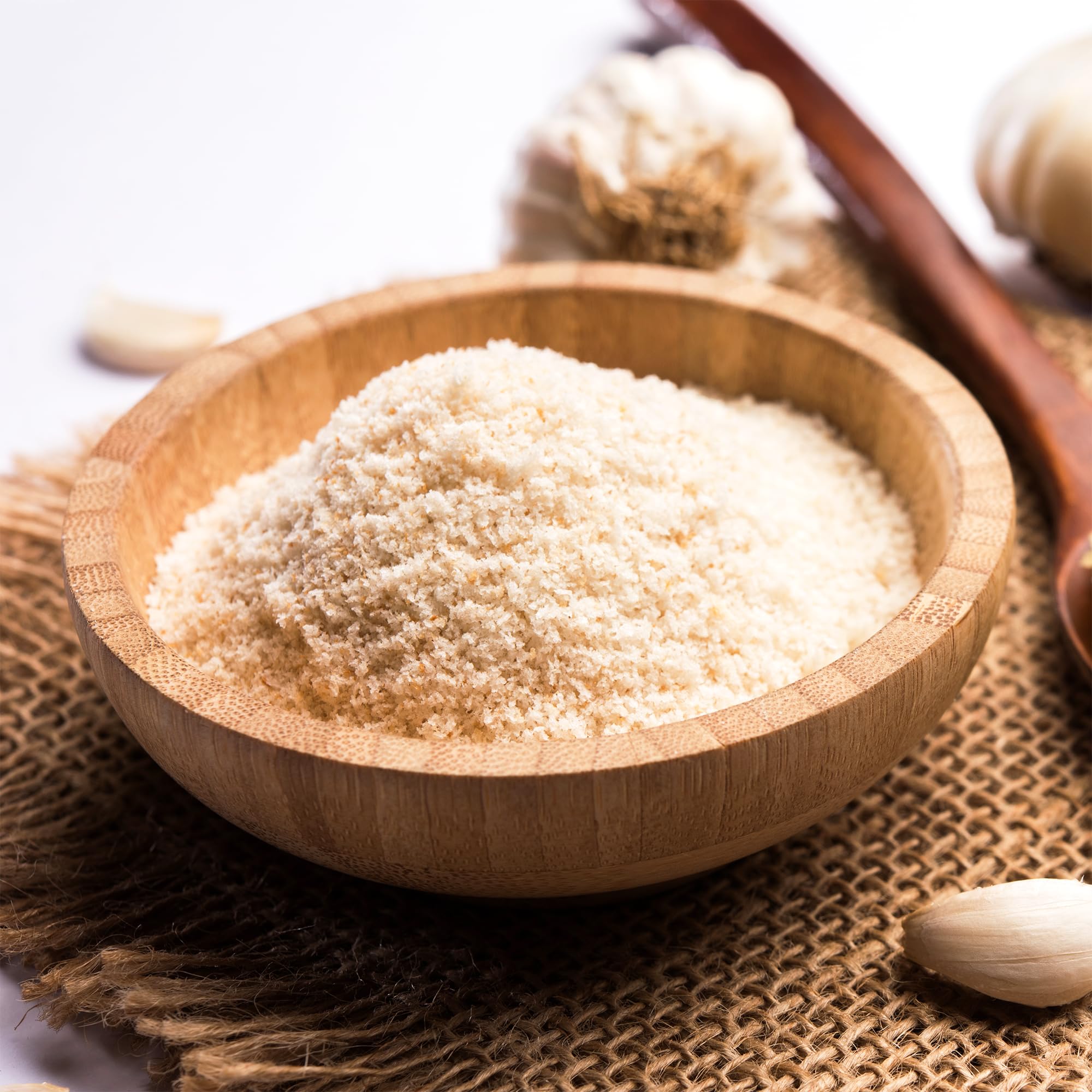 Close-up of Earthborn Elements granulated garlic texture, showcasing granular consistency.