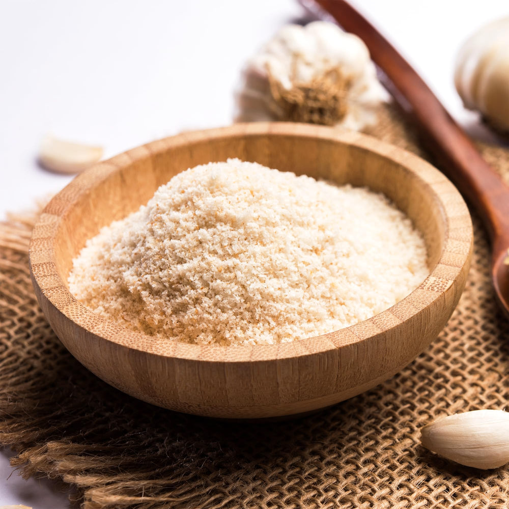Close-up of Earthborn Elements granulated garlic texture, showcasing granular consistency.