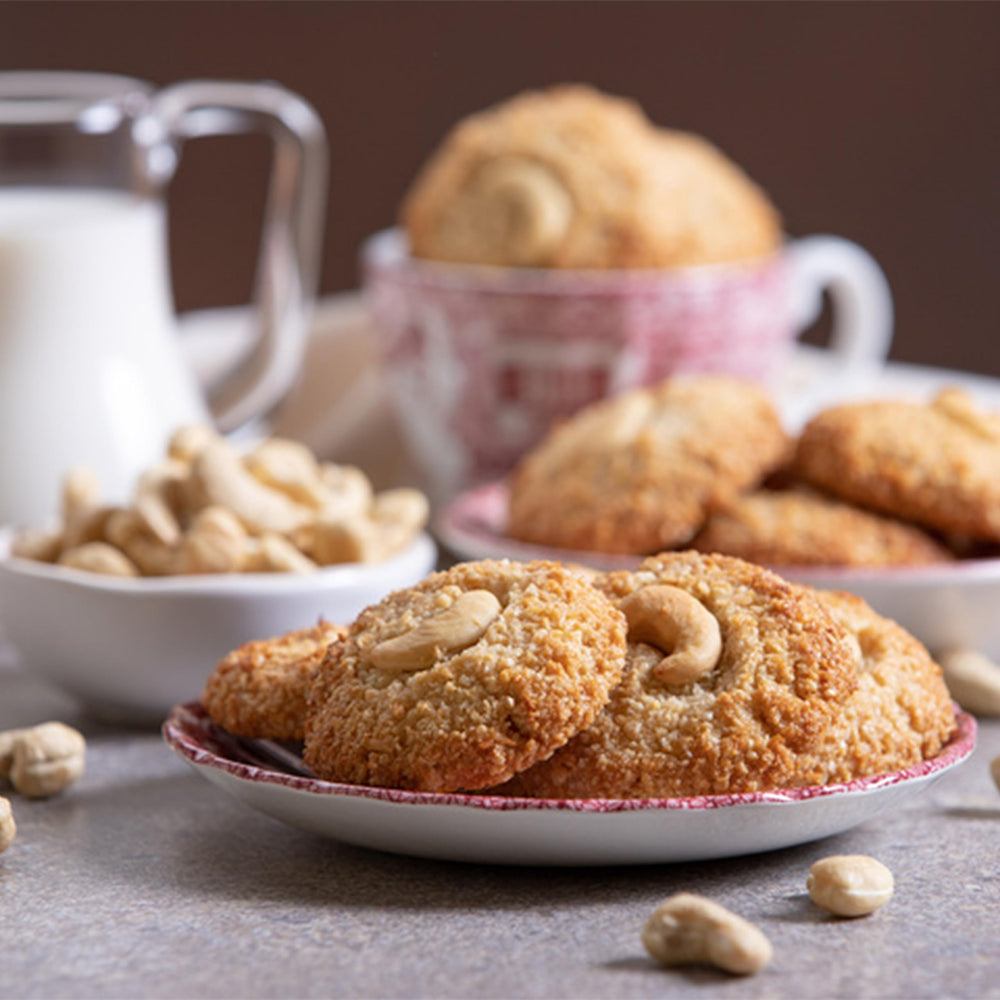 Elan Organic Coconut Cashews serving bowl showing versatile, snackable crunch.