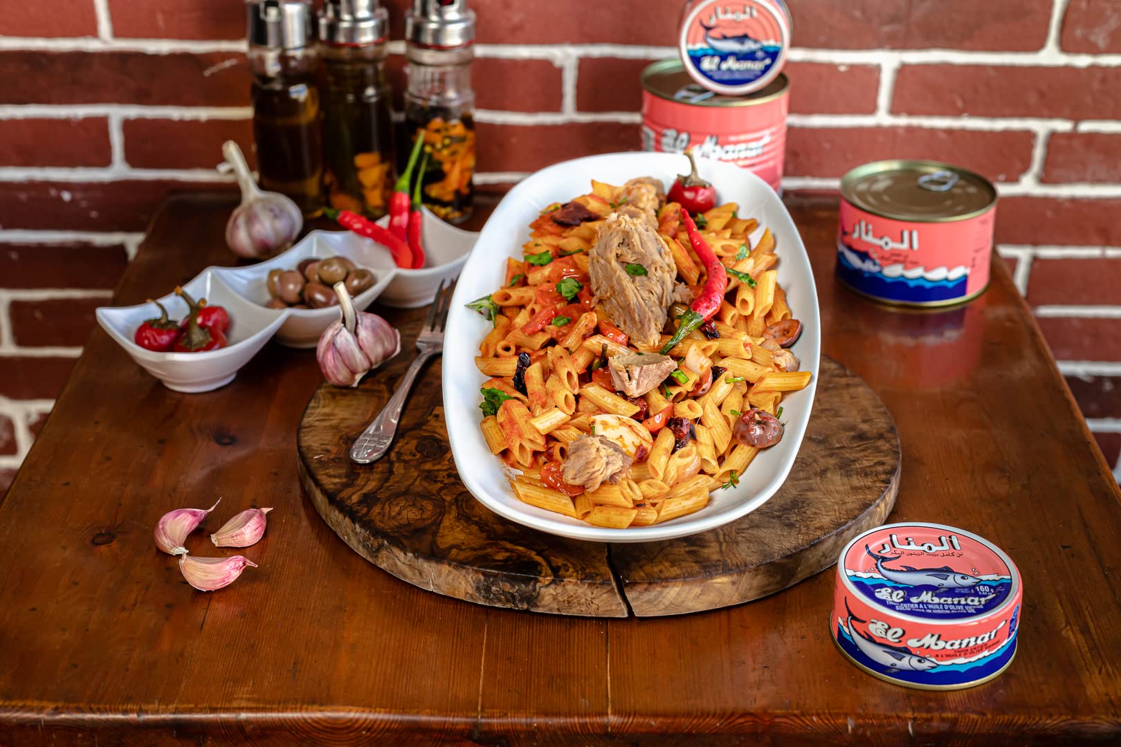 El Manar solid tuna in olive oil can back label showing quality and sustainability.