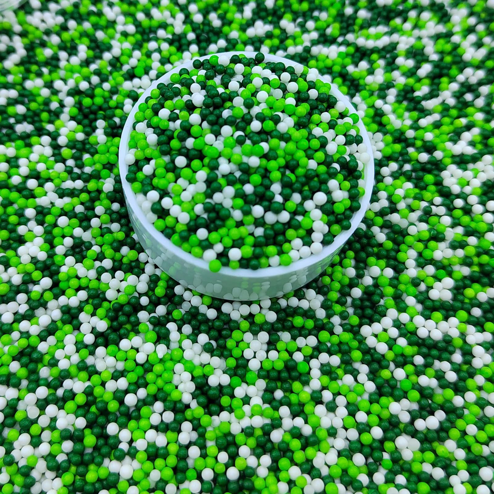 EPHVODI white-green St. Patrick's sprinkles bottle closeup for festive decorating