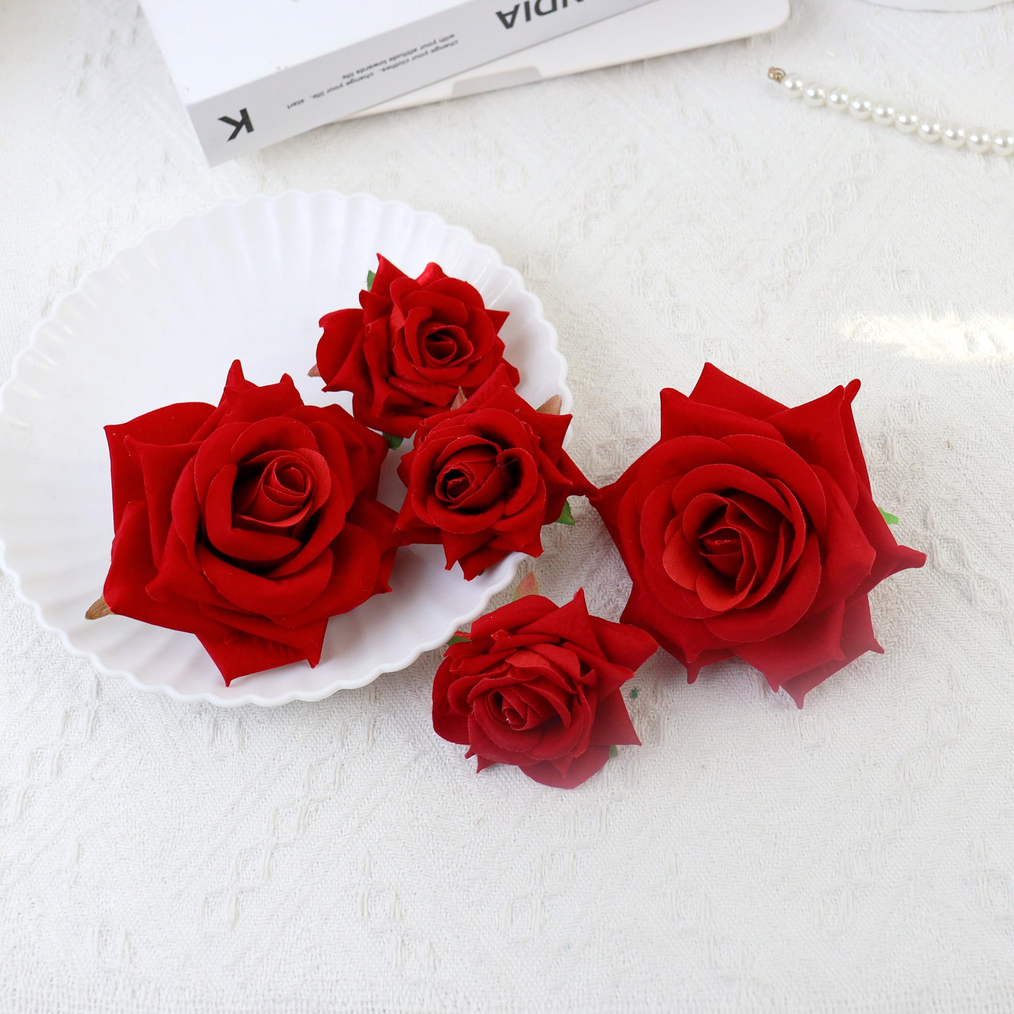 Ercadio mother’s day cake decorations brighten desserts with vibrant red petals.