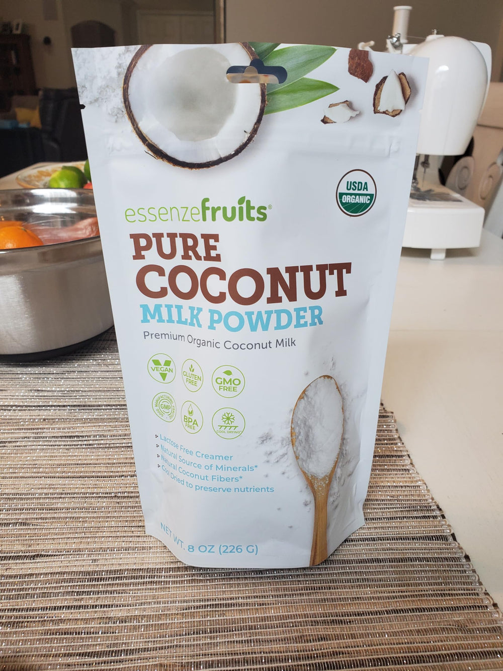 Smoothie bowl made with Essenzefruits coconut milk powder for plant-based creaminess