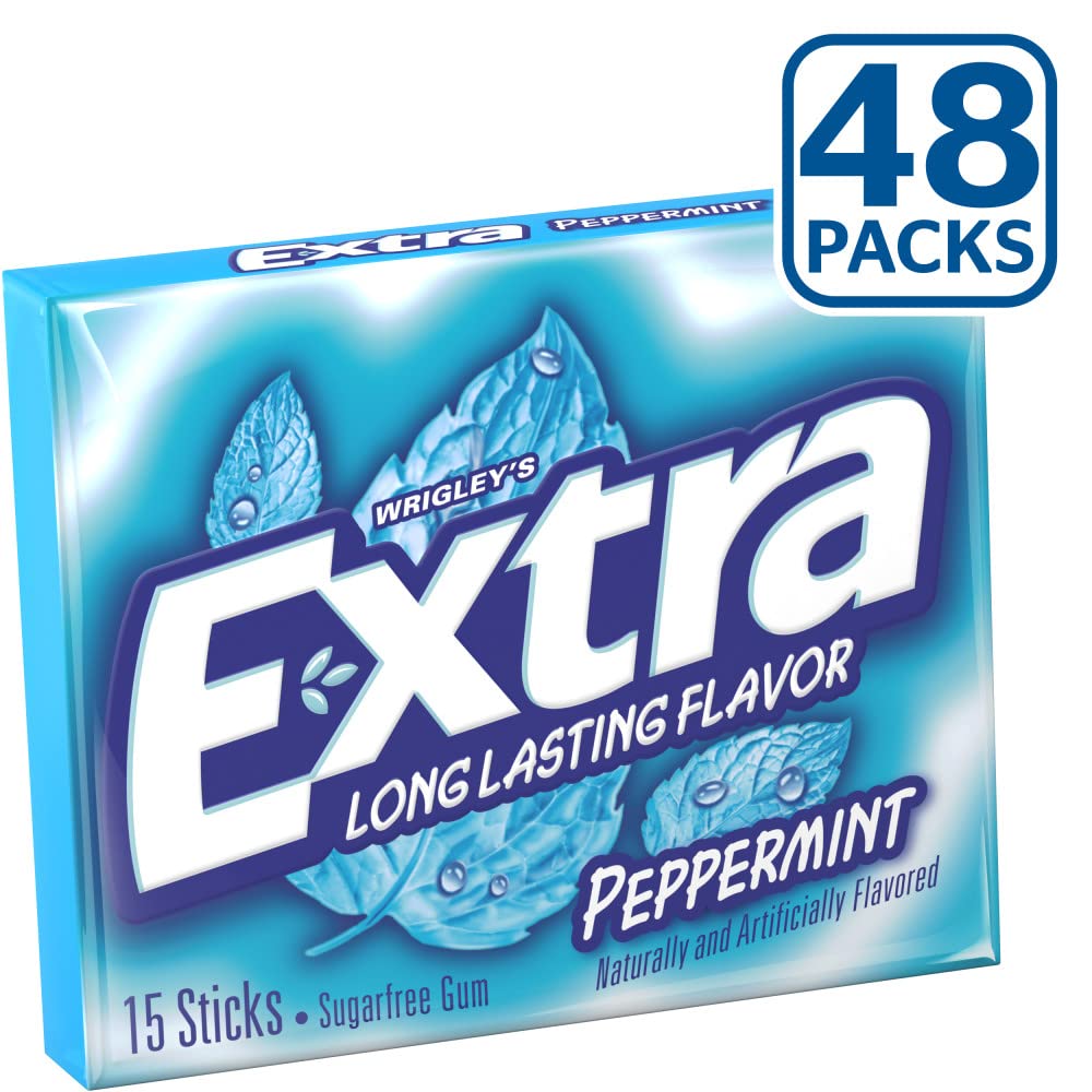 EXTRA Gum Peppermint stick-closeup emphasizes crisp texture and lasting peppermint flavor.