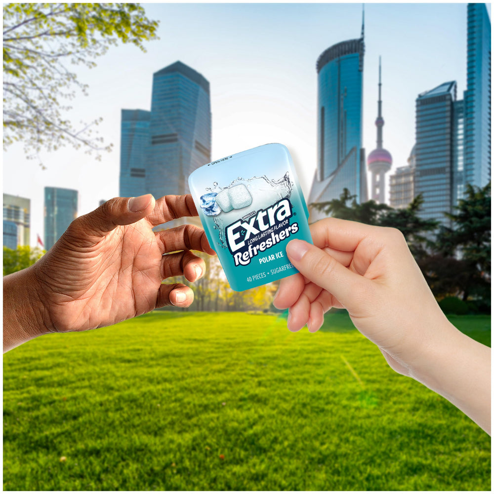 Extra Gum Refreshers Polar Ice sugar-free formula supports breath freshness without sugar.