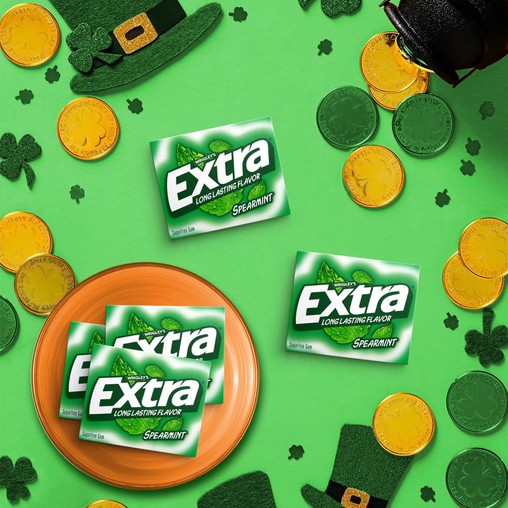A pocket-ready Extra spearmint pack for portable freshness during commutes.