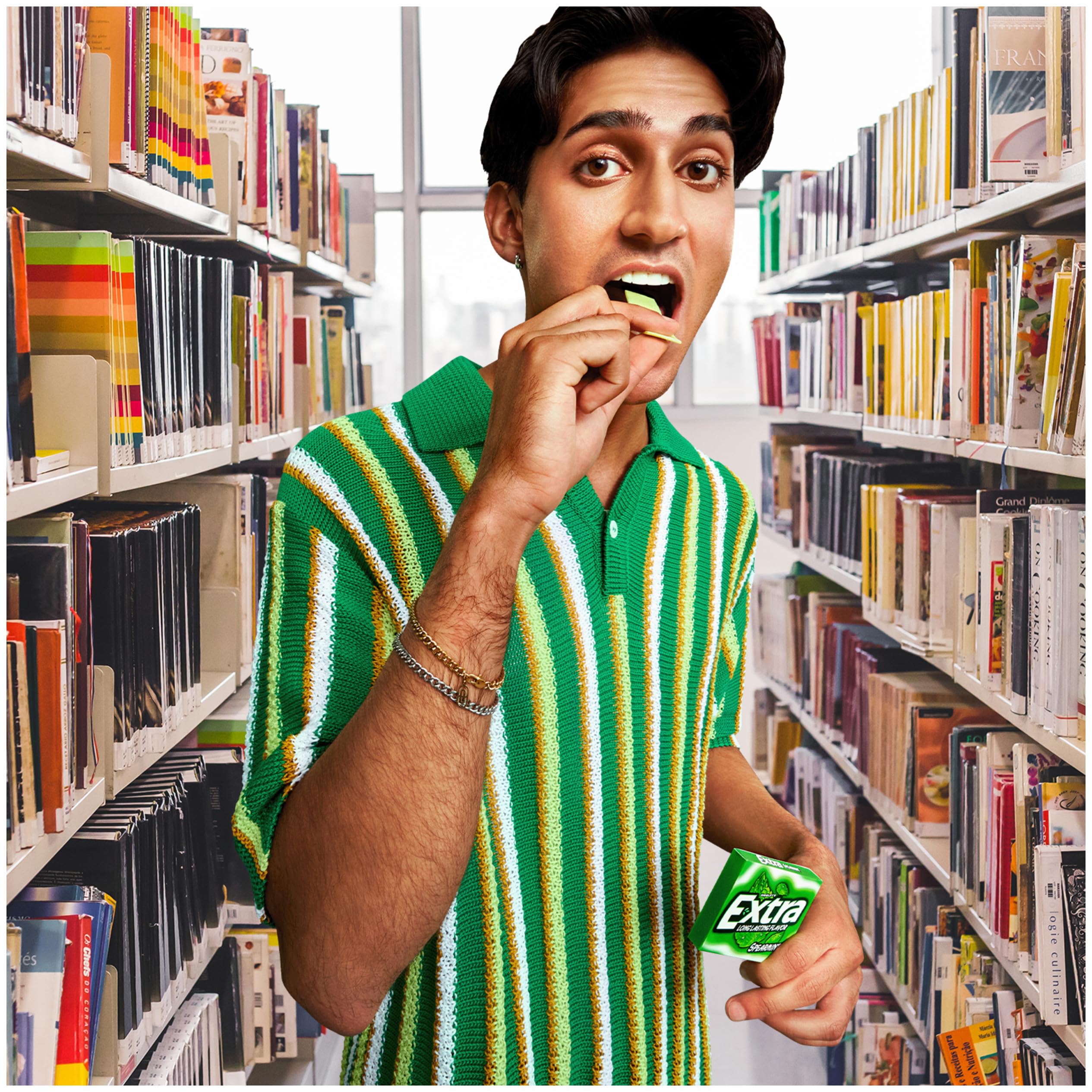 Extra Spearmint Gum provides on the go fresh breath.