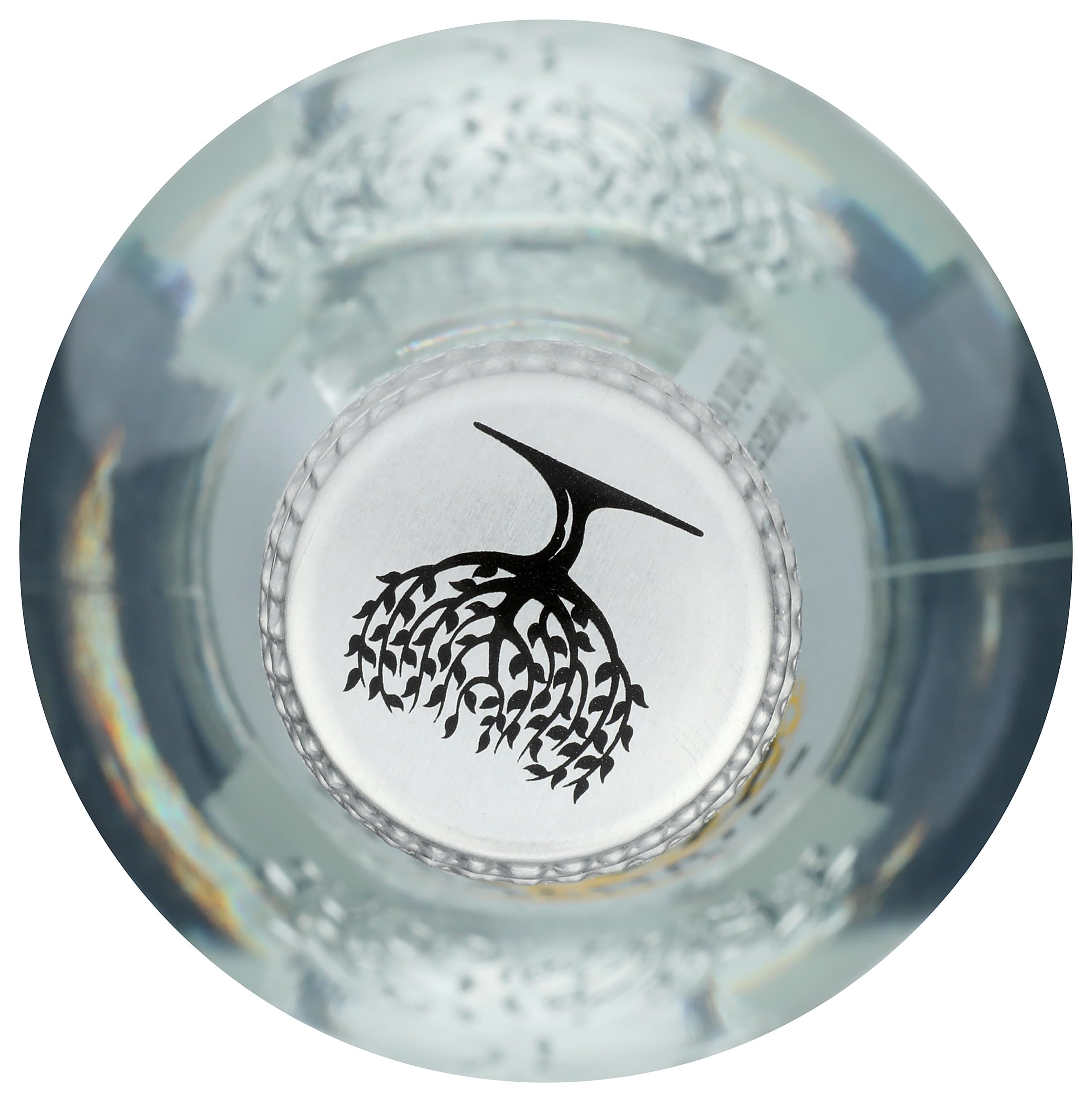 Fever-Tree tonic water with citrus and botanicals aroma.