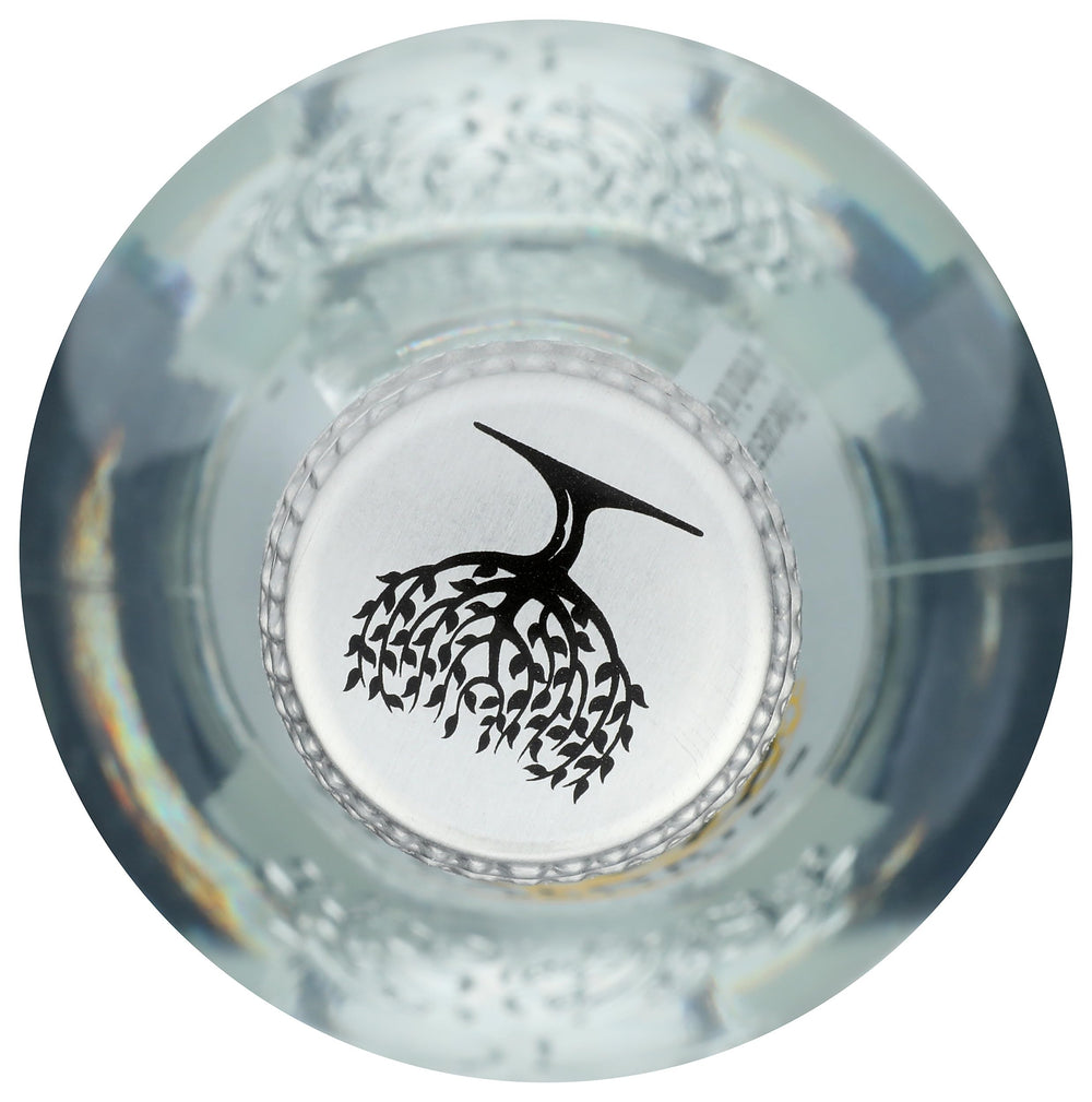 Fever-Tree tonic water with citrus and botanicals aroma.