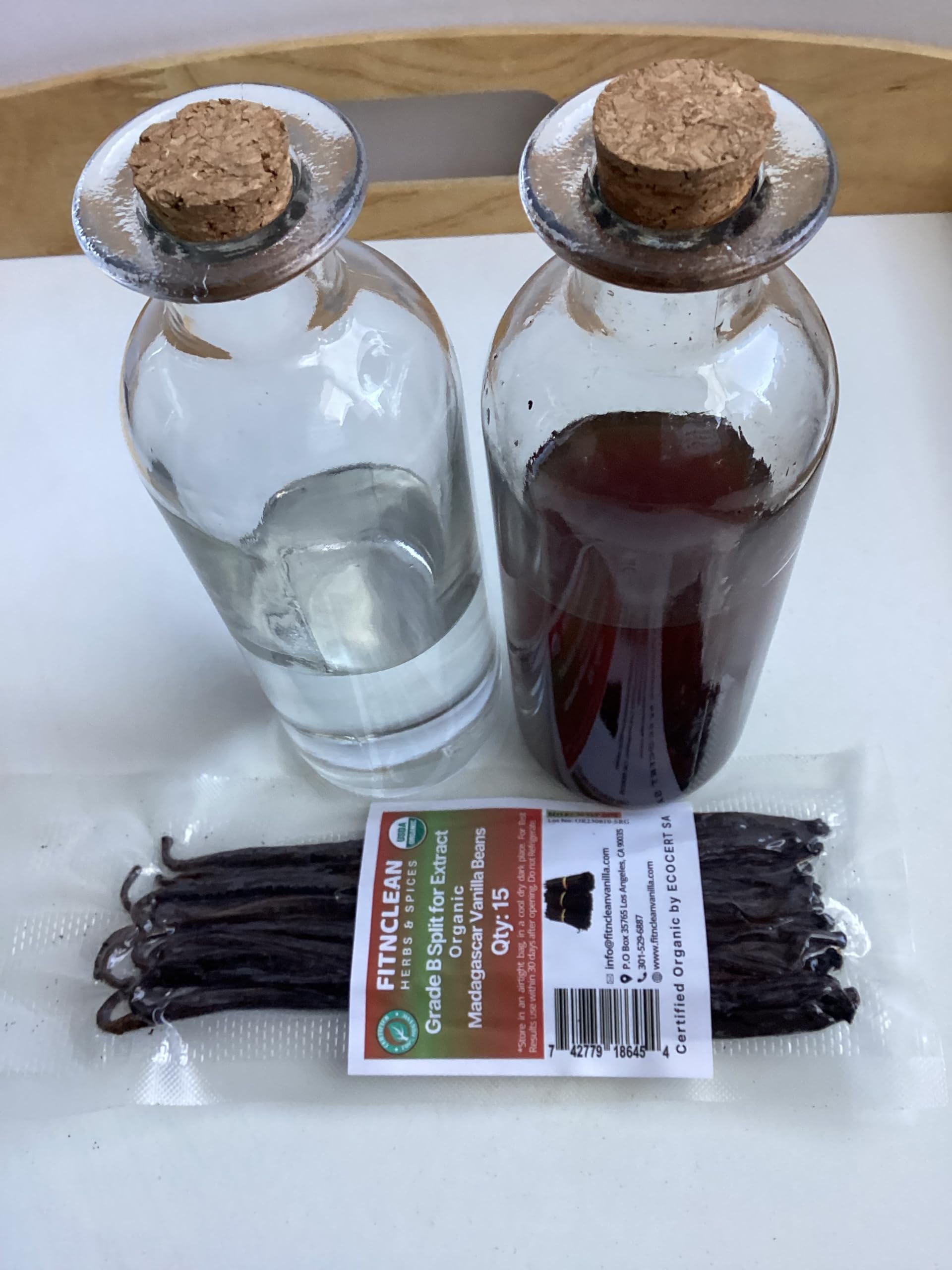 FITNCLEAN vanilla beans closeup highlights aroma and mature notes ideal for infusions