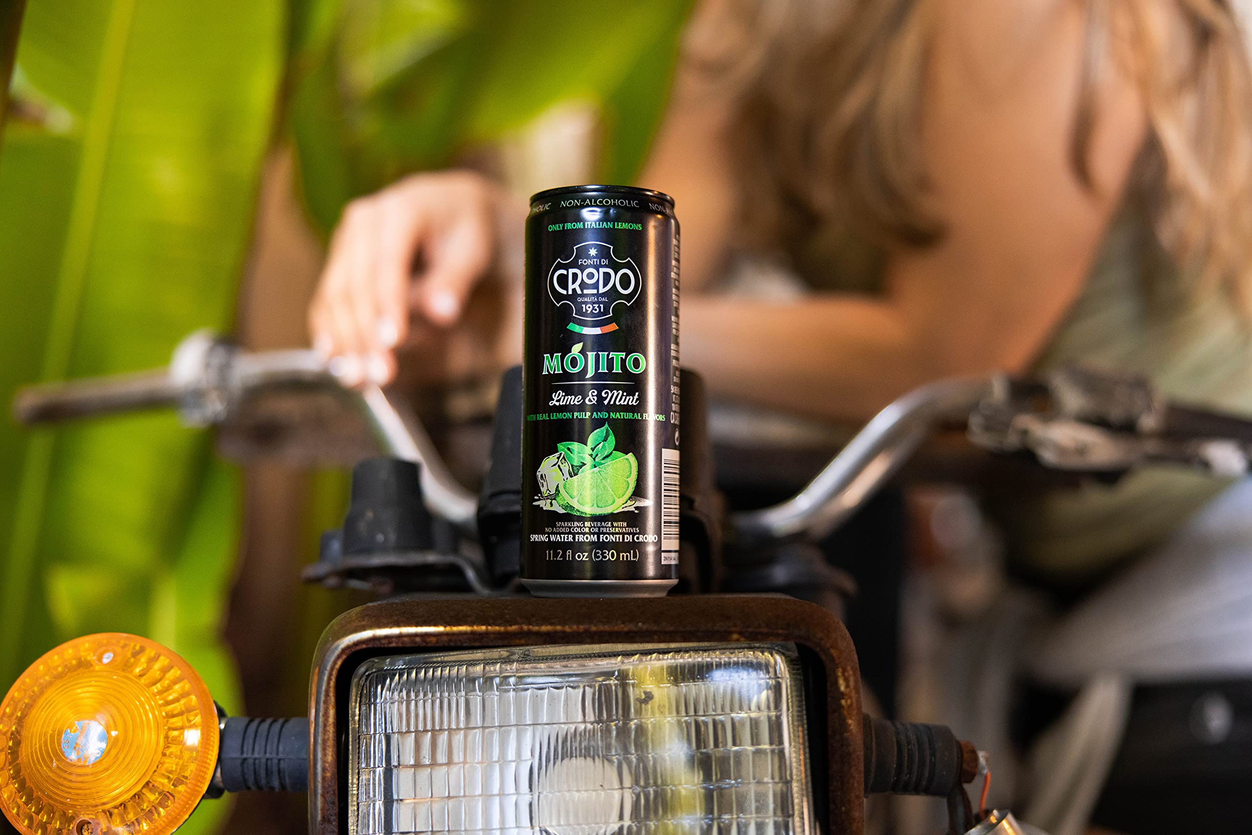 Fonti Di Crodo Mojito glass serve—cool beverage for sunny social moments.