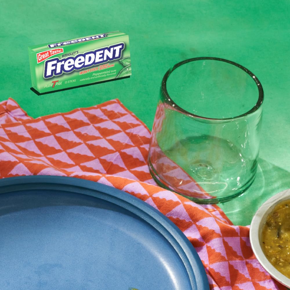 Freedent fresh breath close-up highlighting cooling peppermint aroma.