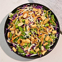 Fresh Gourmet sliced almonds add nutty crunch to meals.
