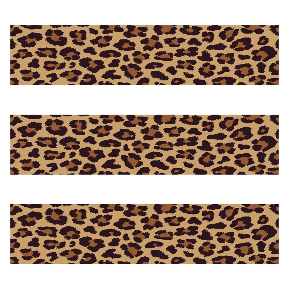 Fukaisu leopard-print edible border adds a vivid cake decoration.