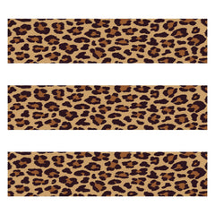 Fukaisu leopard-print edible border adds a vivid cake decoration.