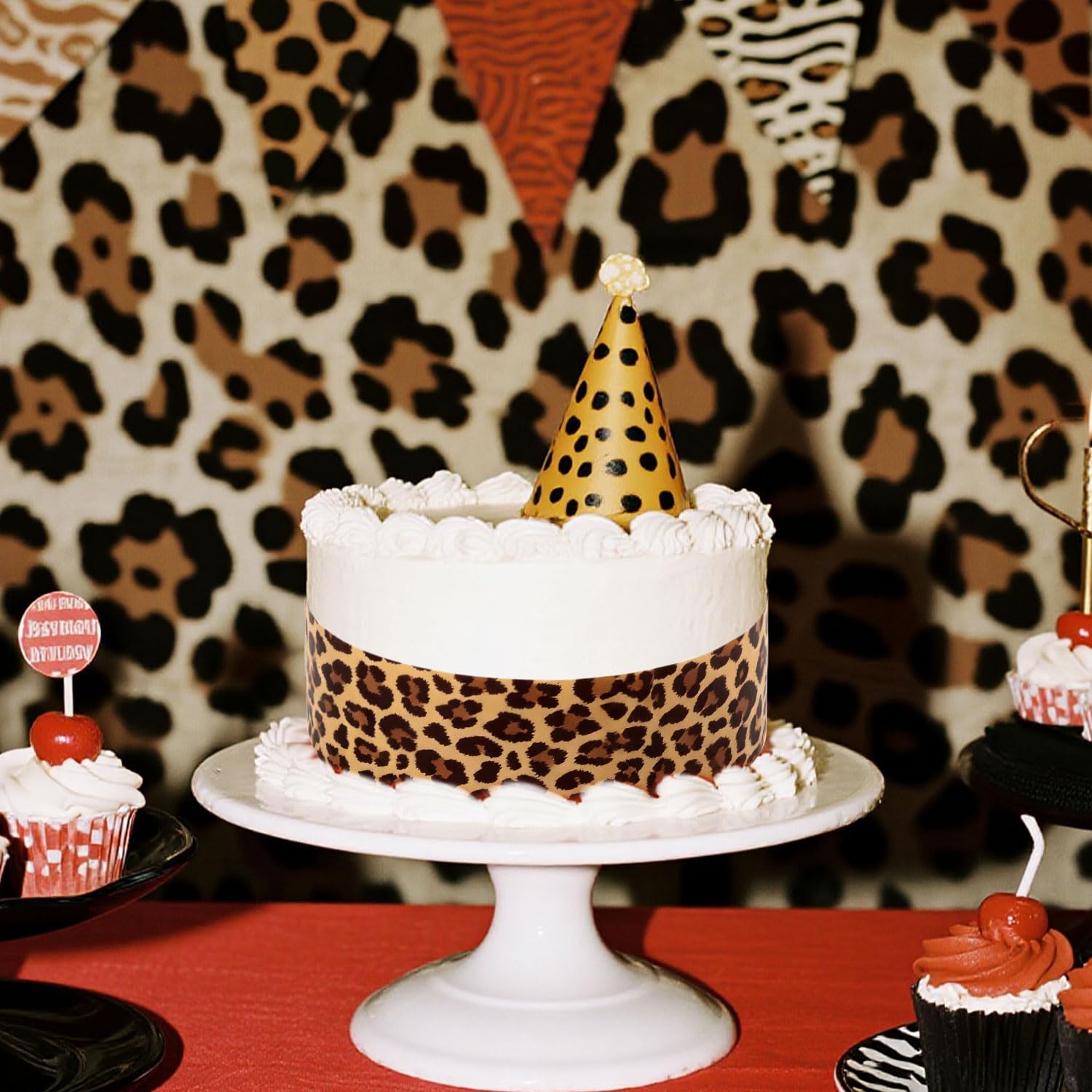 Fukaisu leopard edible border elevates party cakes with stylish flair.