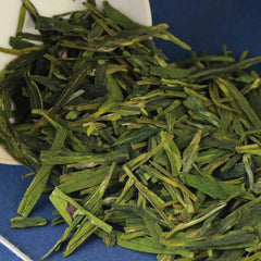 FullChea Longjing dry leaves display uniform, whole leaves for balanced brewing.