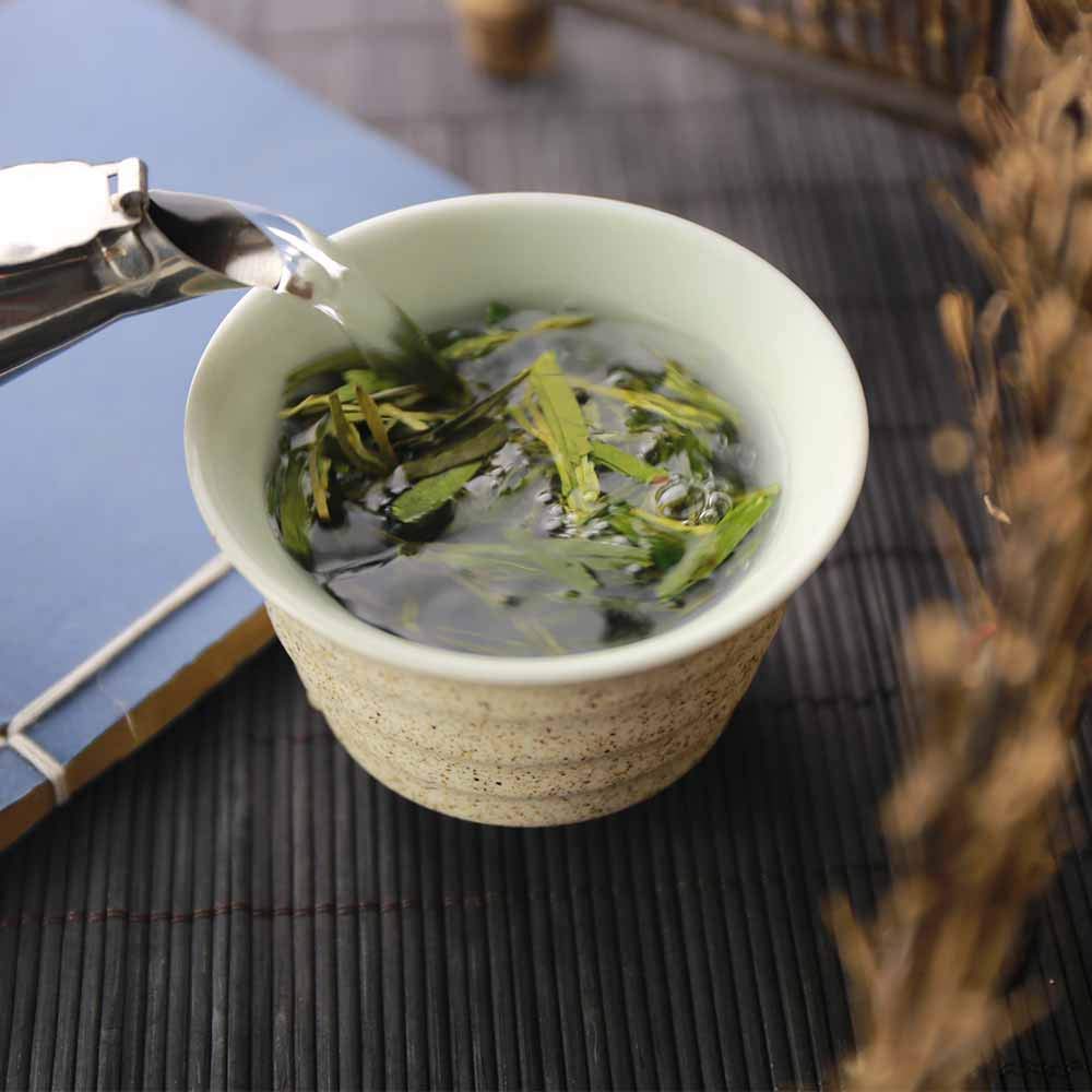 FullChea Longjing packaging reflects traditional craft and Hangzhou heritage.