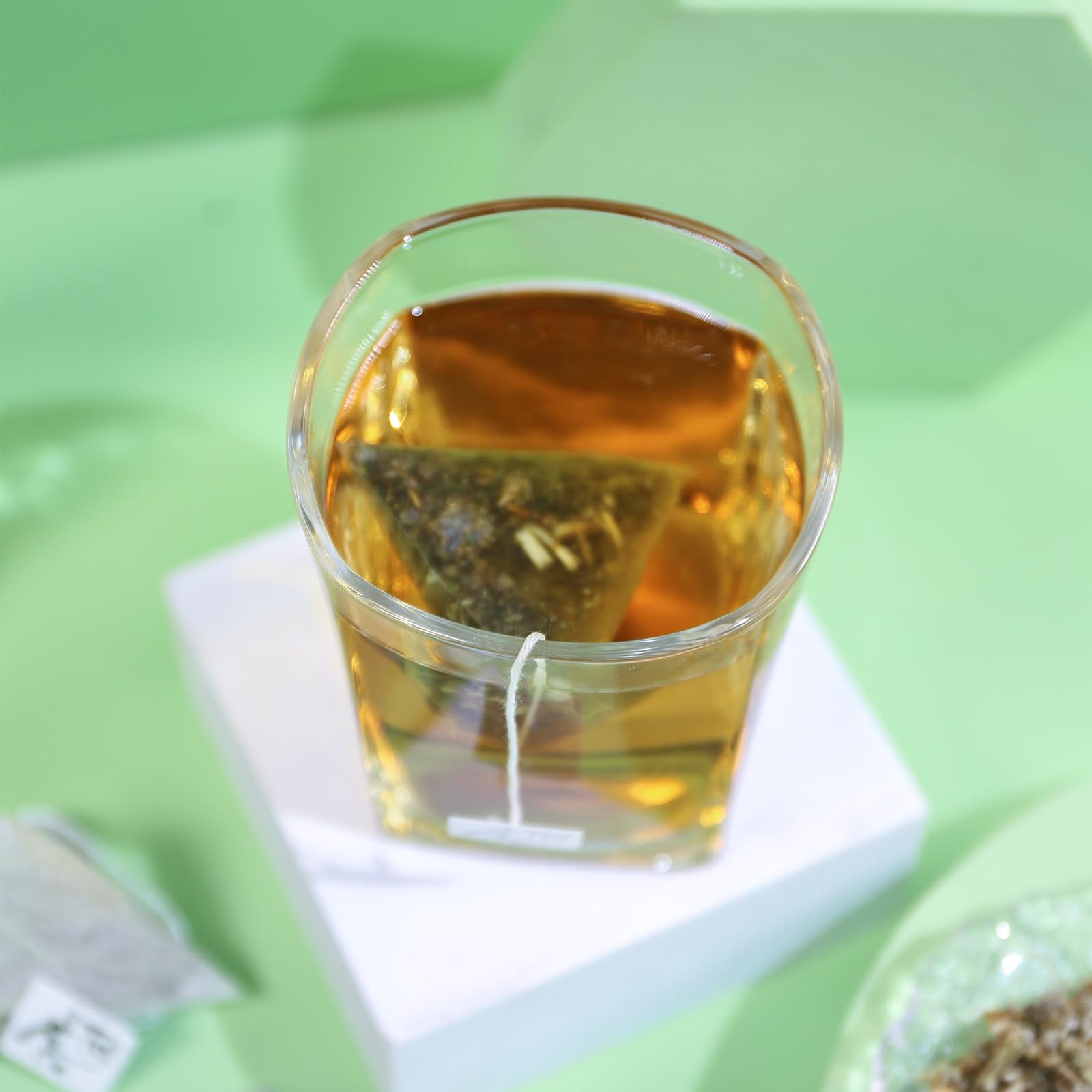 FullChea wormwood tea packaging highlights non-GMO and caffeine-free