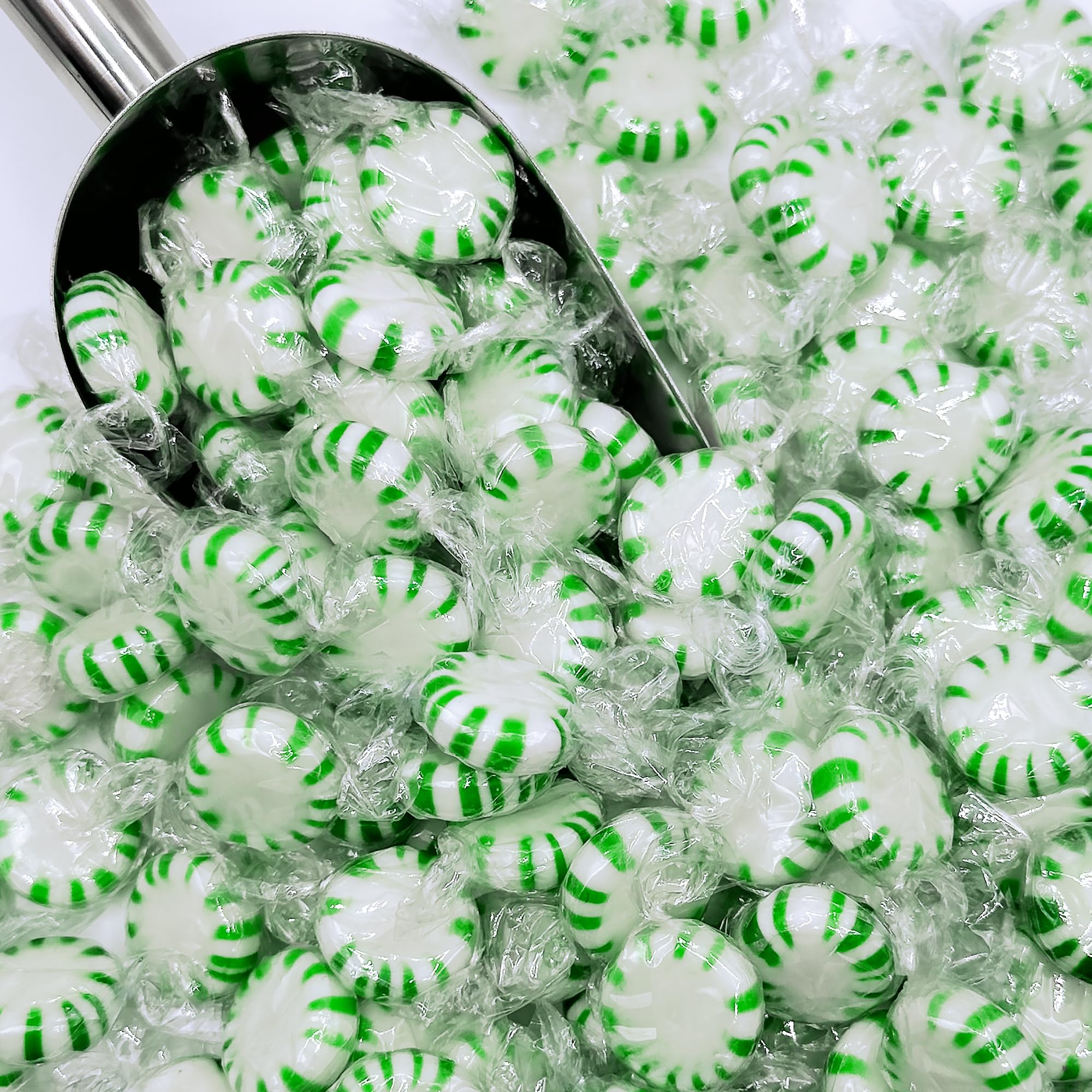 Office bowl with Starlight Spearmint discs for quick refresh.