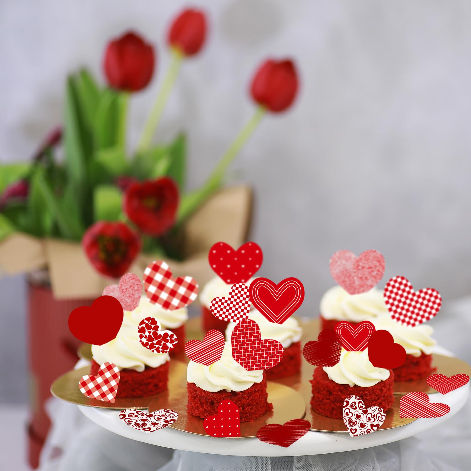 Fyeoxle wafer-paper heart design topper for elegant cake desserts.