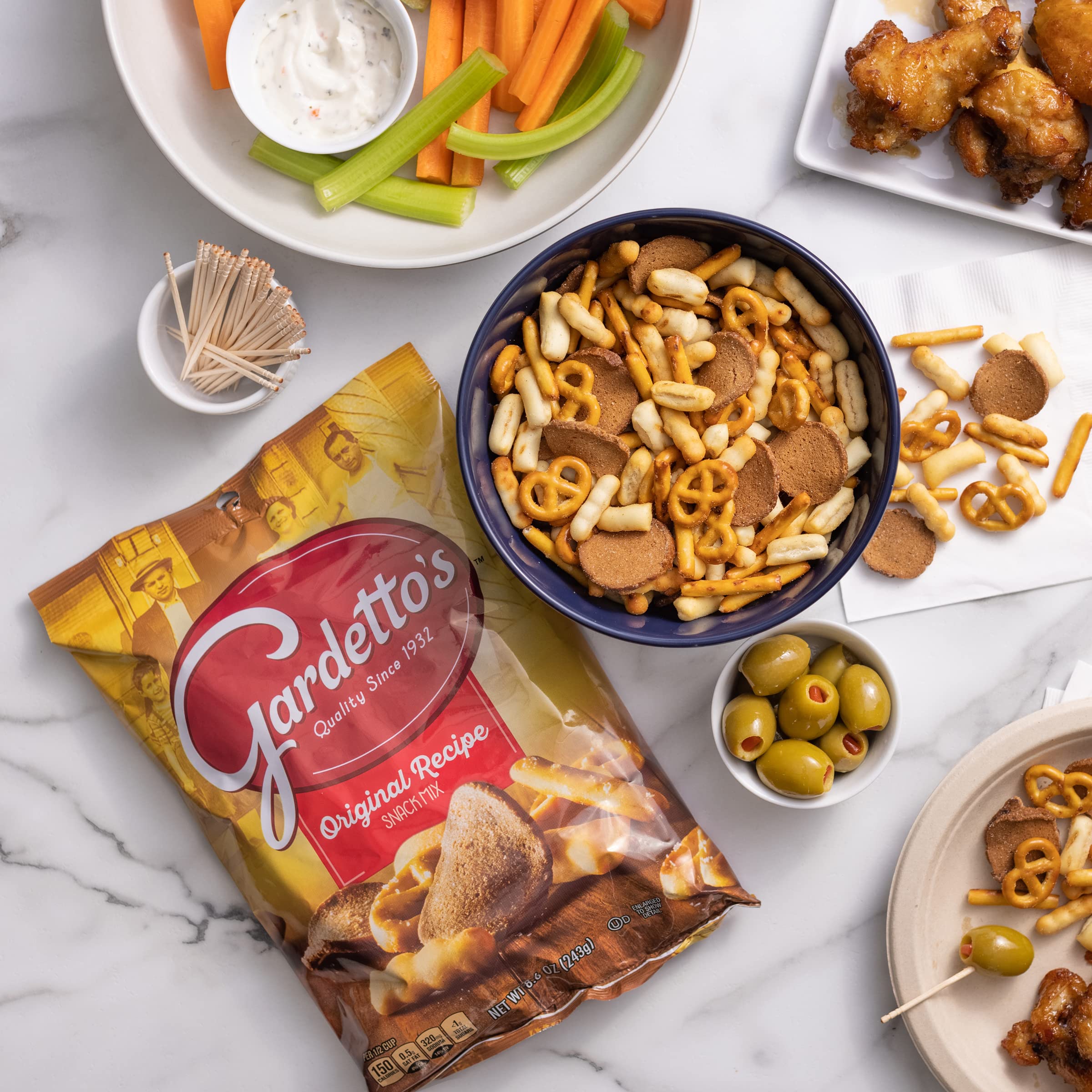 Gardetto's moments: family enjoying the snack mix