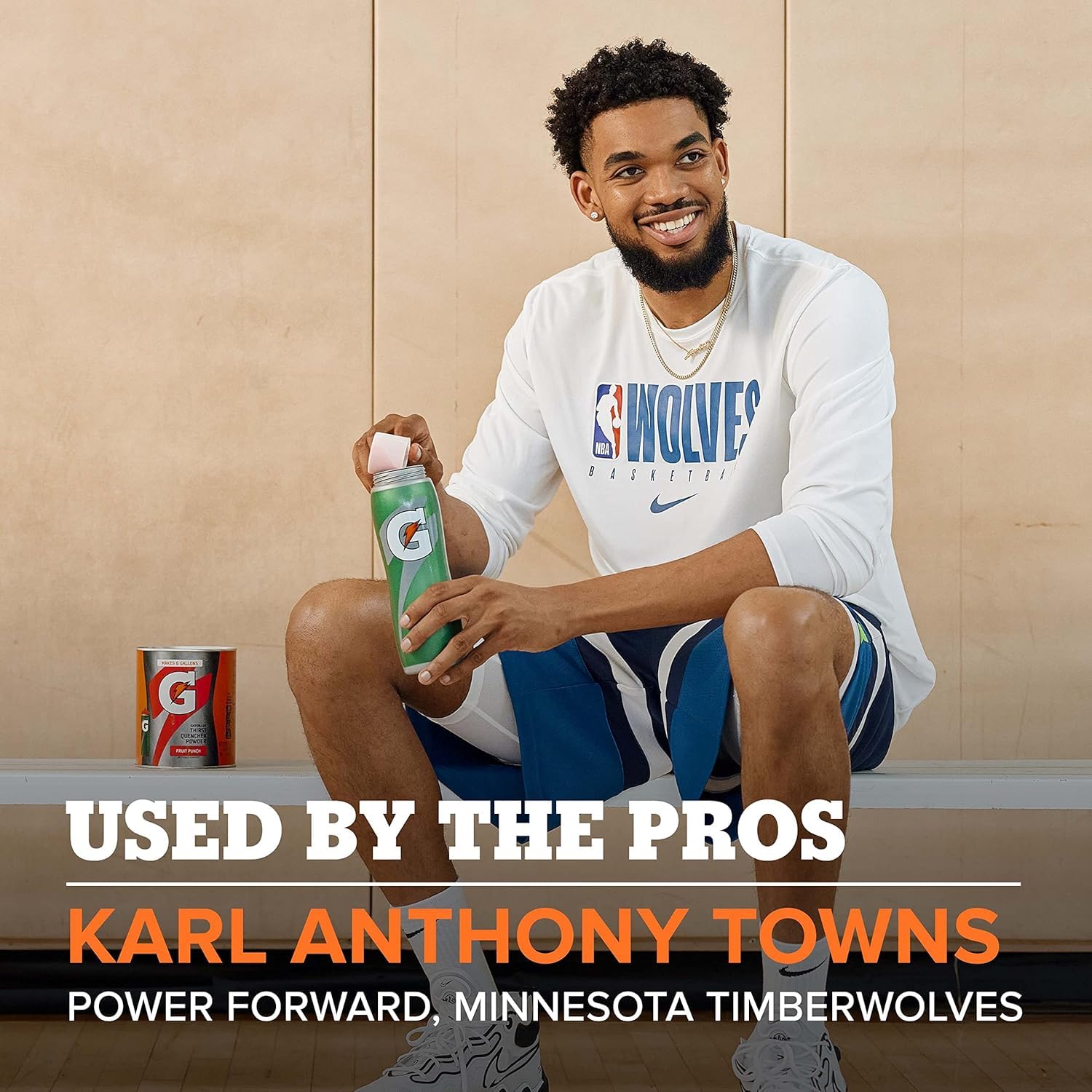 Athlete using Gatorade Thirst Quencher Powder to refuel after practice.
