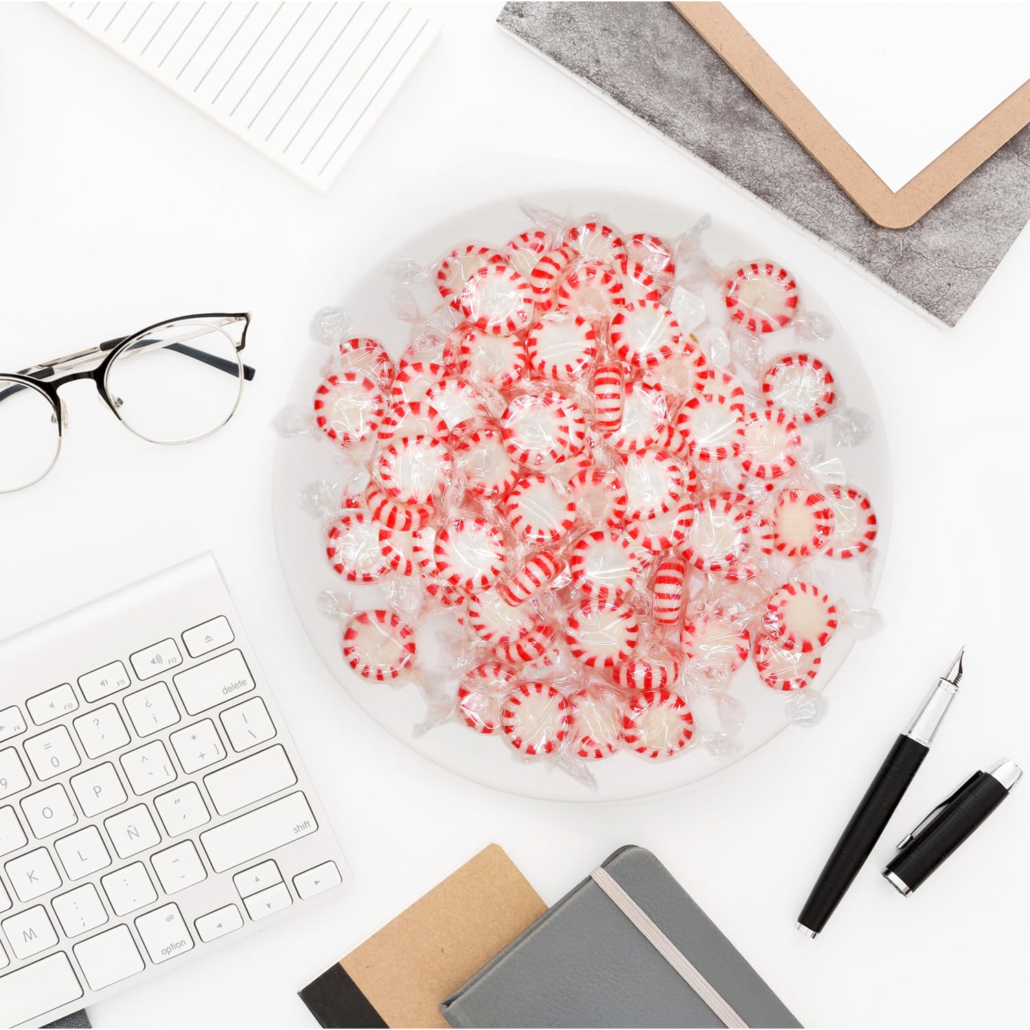 GEEOOLLAH Starlight peppermint candies in a desk jar for quick refreshment.