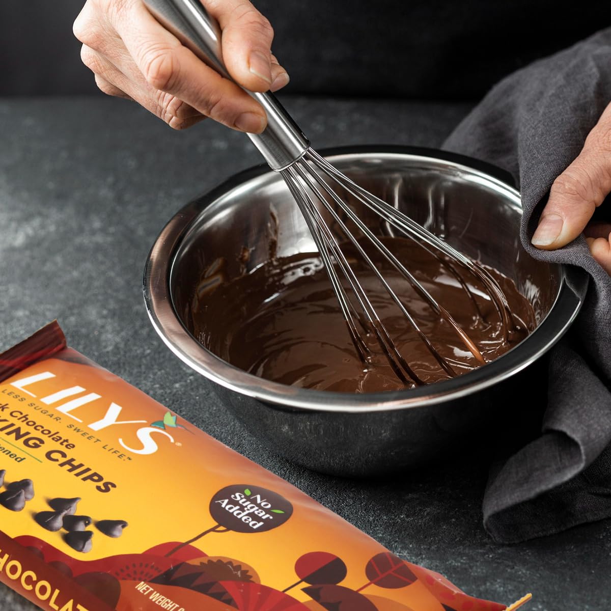GEEOOLLAH premium dark chocolate flavor without added sugar enhances desserts.