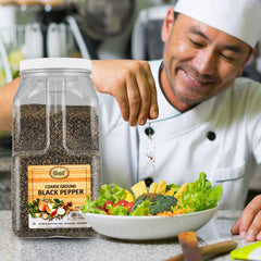 Gel Spice pepper being poured onto food for flavorful dishes.